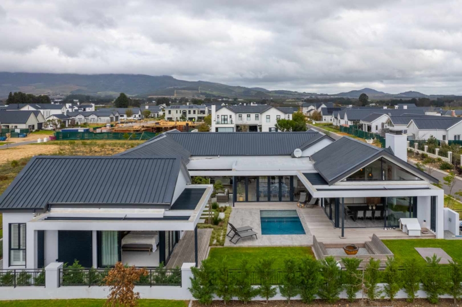 To Let 5 Bedroom Property for Rent in Val De Vie Estate Western Cape